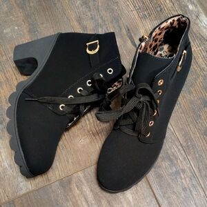 UNISEX BLACK SUEDE LACE UP ZIP UP ANKLE BOOTIES NWOT